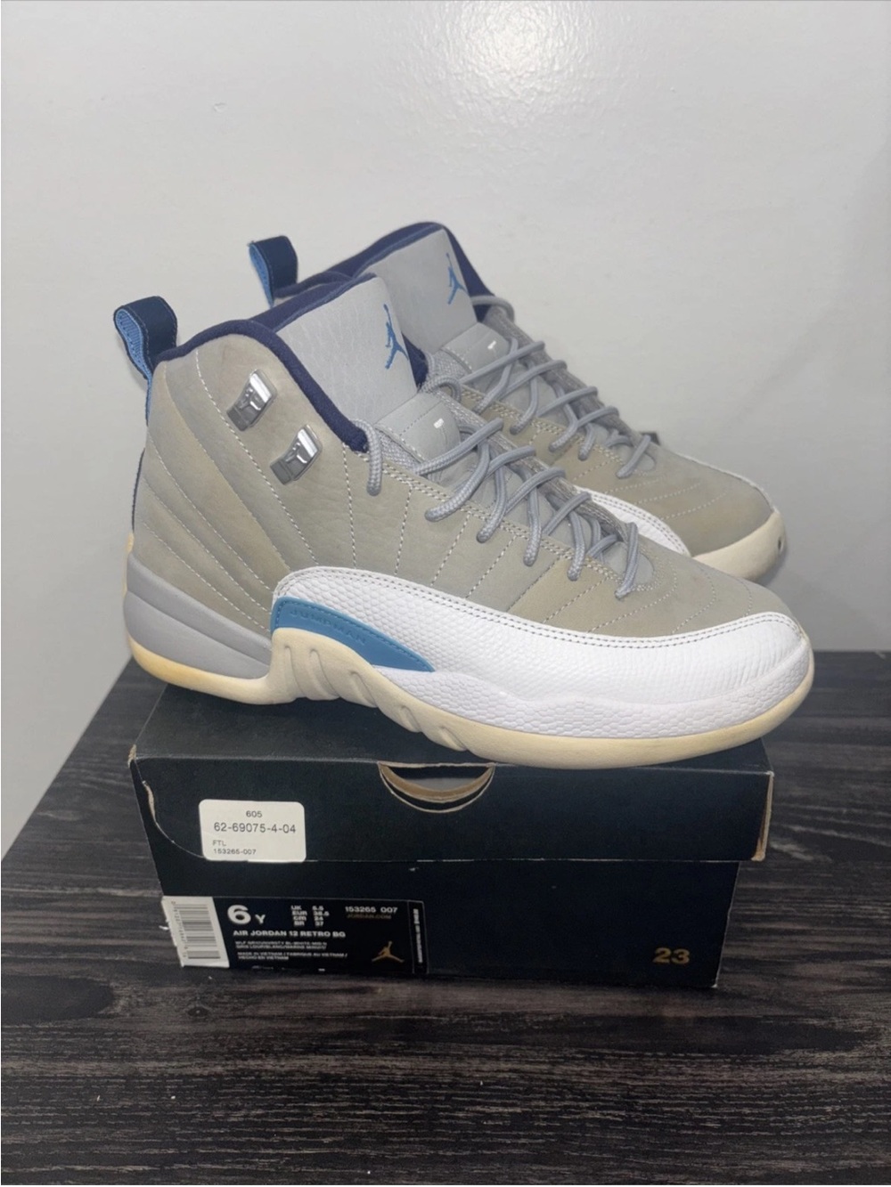 Jordan 12 Retro - Grey/White/Blue Boys Grade School size 6YBasketball Shoes